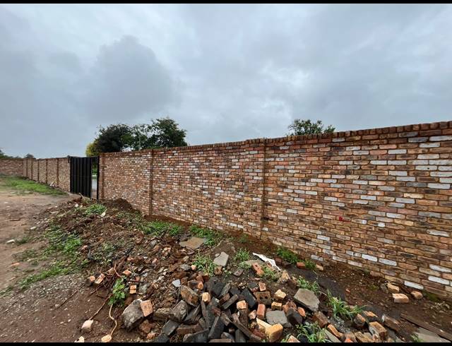 4,700M² VACANT LAND FOR SALE IN SELECTION PARK INDUSTRIAL